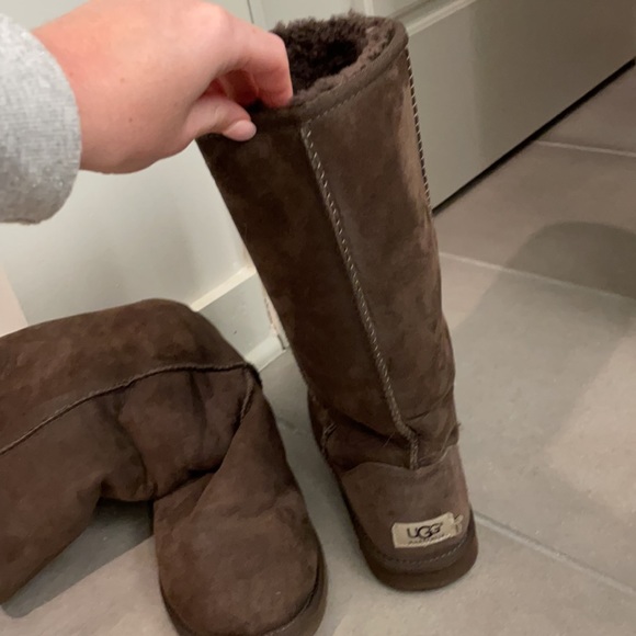 Brown Tall Ugg boot - Picture 2 of 10
